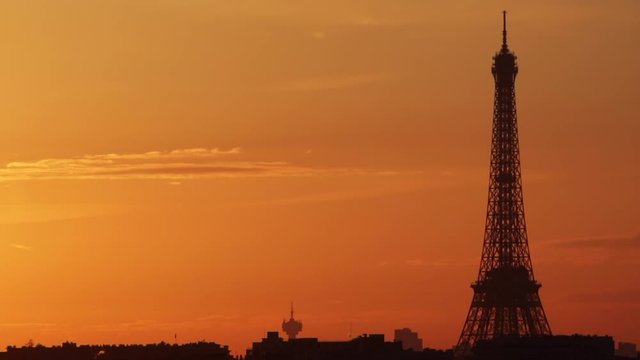 Vid&eacute;o, Paris, La Tour Eiffel au lev&eacute; du soleil