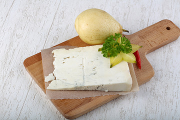 Gorgonzola cheese with pear