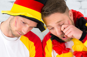 traurige fußballfans