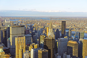 Fototapeta premium Aerial view of Midtown Manhattan and Long Island City
