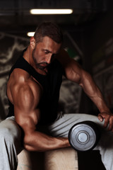 Fototapeta na wymiar Training bodybuilder strong man arm workout