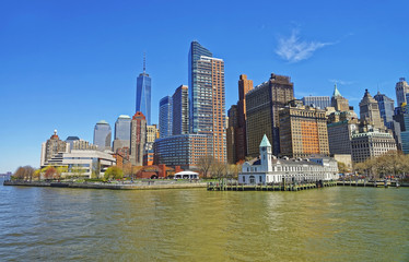 Fototapeta premium Battery Park Pier A na Dolnym Manhattanie w Nowym Jorku