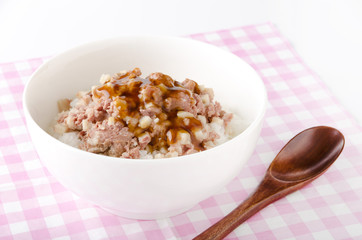 コンビーフハッシュ丼甘辛醤油ダレ