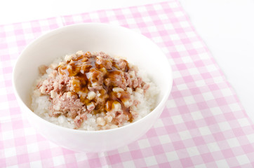コンビーフハッシュ丼甘辛醤油ダレ