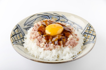 コンビーフハッシュライス甘辛醤油ダレ月見アップ