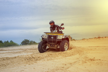 Obraz premium Racing ATV is sand. 