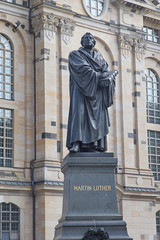 Fototapeta na wymiar Statue des Martin Luther in Dresden