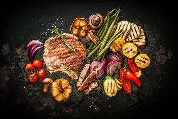 Zelfklevend Fotobehang Beef steak with grilled vegetables © Alexander Raths