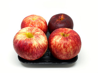 4 red apple in black tray
