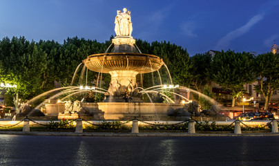 Fontaine de la Rotonde de nuit, Aix en Provence, France