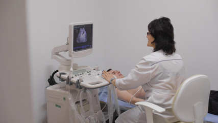 Doctor using the ECHO