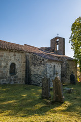 Fototapeta na wymiar église avec tombes