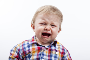Beb&eacute; rubio llorando