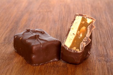 ヌガー入りチョコレート