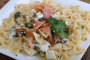 Pasta with salmon and cheese
