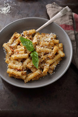 pasta with tomato and mushrooms sauce
