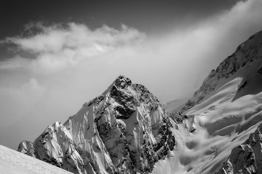 Fototapeta Black and white snowy mountains