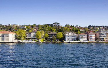 Obraz premium View of a neighborhood on Asian side of Istanbul from boat tour