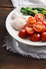 tomato and spinach salad with egg.