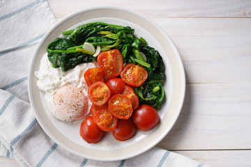 tomato and spinach salad with egg.