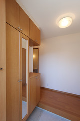 住宅　玄関　下駄箱と玄関ホール　イメージ　施工例