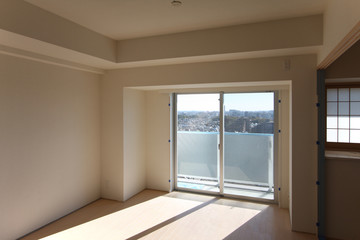 住宅　新築マンション　リフォーム　汎用　居室　引き渡し前イメージ　養生あり