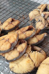 fish fried is delicious in the market.