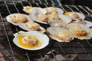 Scallops grilled butter and cheese is delicious.