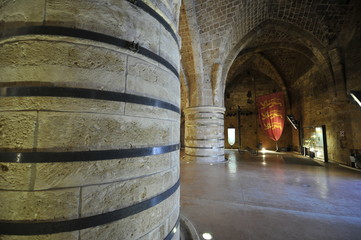 Fototapeta na wymiar Hall of Columns (dining room) in the underground knight templar citadel of Acre (Hospitallerian citadel), Old Acre (Akko), Israel