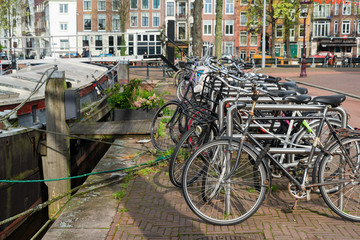 Fototapeta na wymiar bicycles next to canal of Amsterdam 