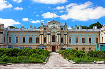Fototapeta na wymiar Mariyinsky Palace under reconstruction, Kyiv, Ukraine