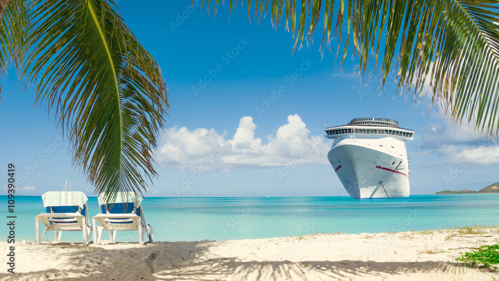 Wall mural Cruise ship tropical beach