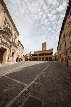 Offida Piazza del Popolo