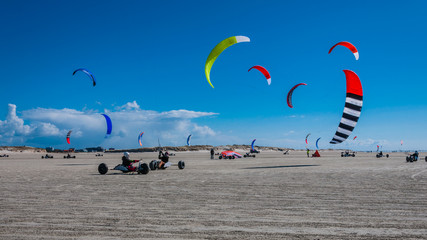 Kitebuggy-Rennen am Strand von St. Peter-Ording