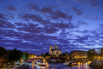 Paris by night, N&ocirc;tre-dame de Paris