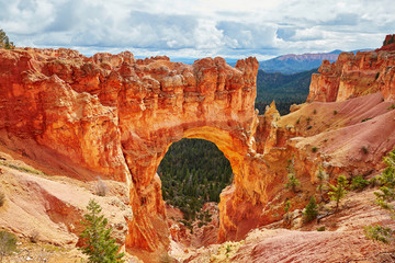 Natural bridge rock formation in Bryce Canyon National Park - obrazy, fototapety, plakaty