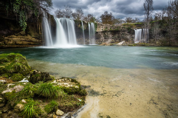 Fototapeta na wymiar Waterfall of Pedrosa de Tobalina, Burgos (Spain)