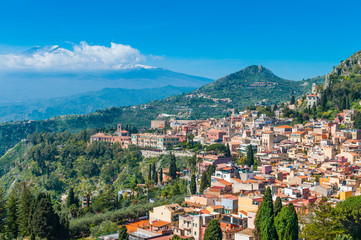 Naklejka na ściany i meble Blick auf Taormina mit Ätna im Hintergrund; Sizilien