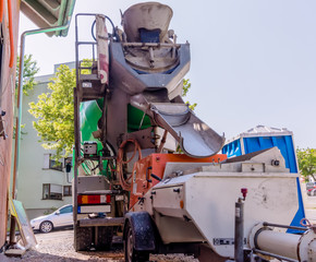 LKW der gerade am abladen