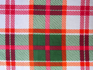 Quadratisches Stoffmuster in rot und grün