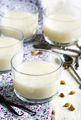 Milk jello with vanilla and cardamon
