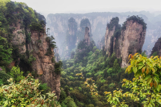 tall mountain peaks of yuanjiajie