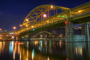 Obraz premium Fort Duquesne Bridge at Night