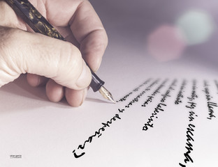 Escribiendo - Mano escribiendo un tecto