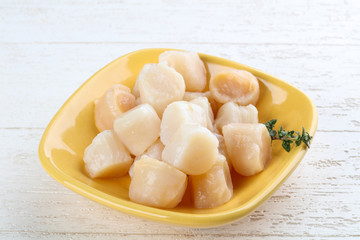 Raw scallops
