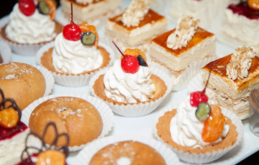 Restaurant buffet reception cake photo 15