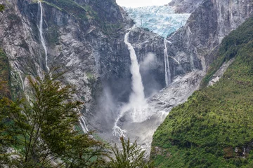 Crédence de cuisine en verre imprimé Glaciers Hanging Glacier of Queulat National Park (Chile)