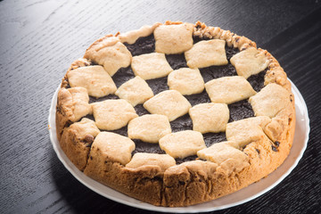 Crostata al cioccolato su un piatto