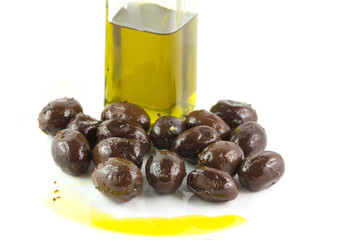 Olive nere e olio d'oliva
