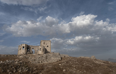 ruinas del antiguo castillo árabe de la Estrella en Teba, Málaga